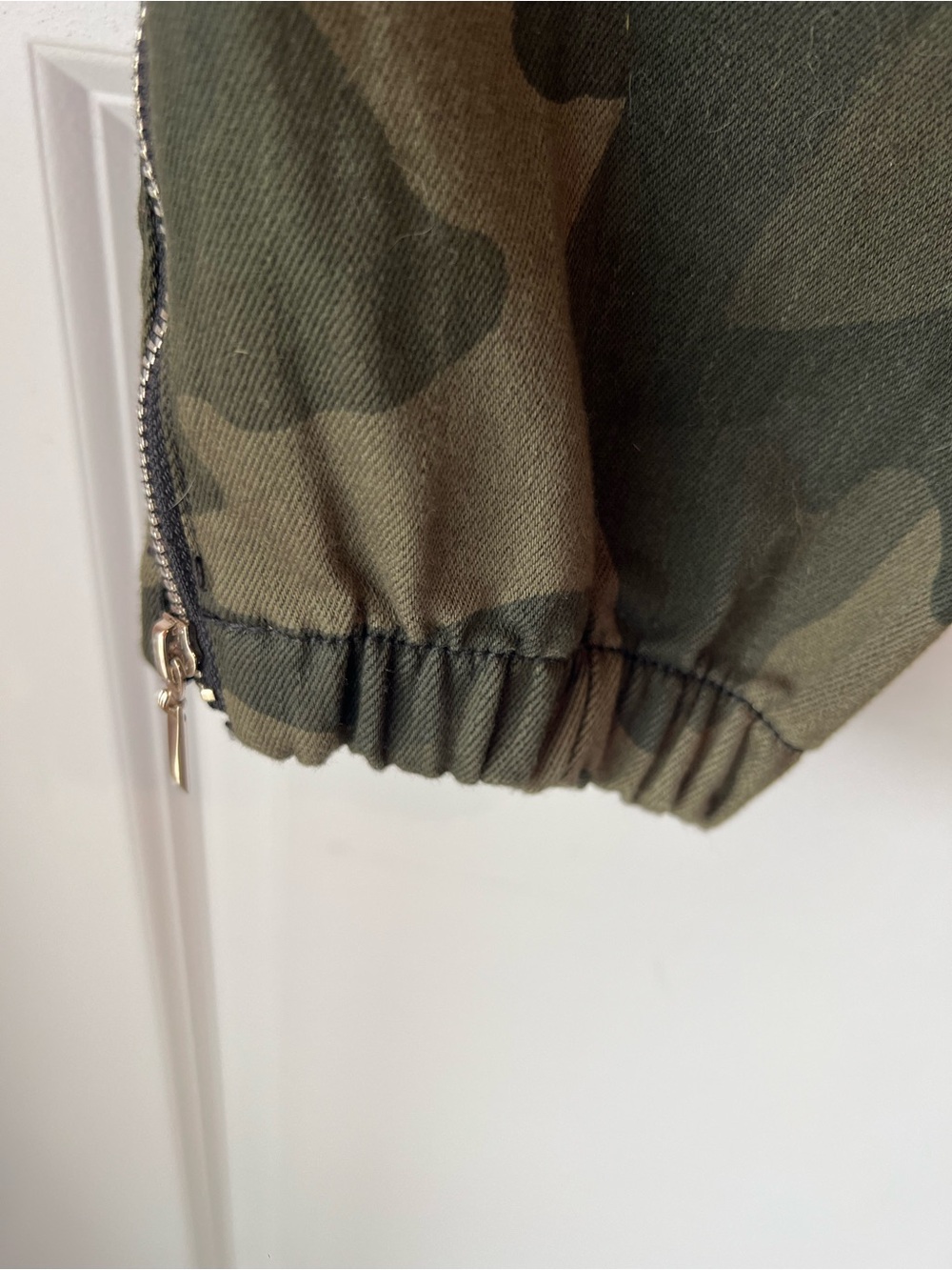 White House Black Market Camouflage The Slim Ankle jeans. Size 12 - Picture 8 of 13
